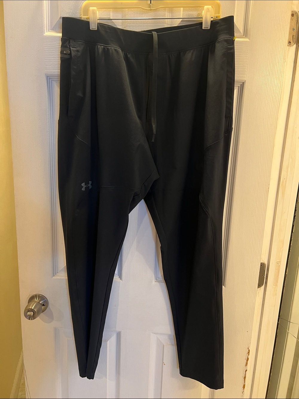 Under Armour Men's Black Athletic Joggers with Drawstring